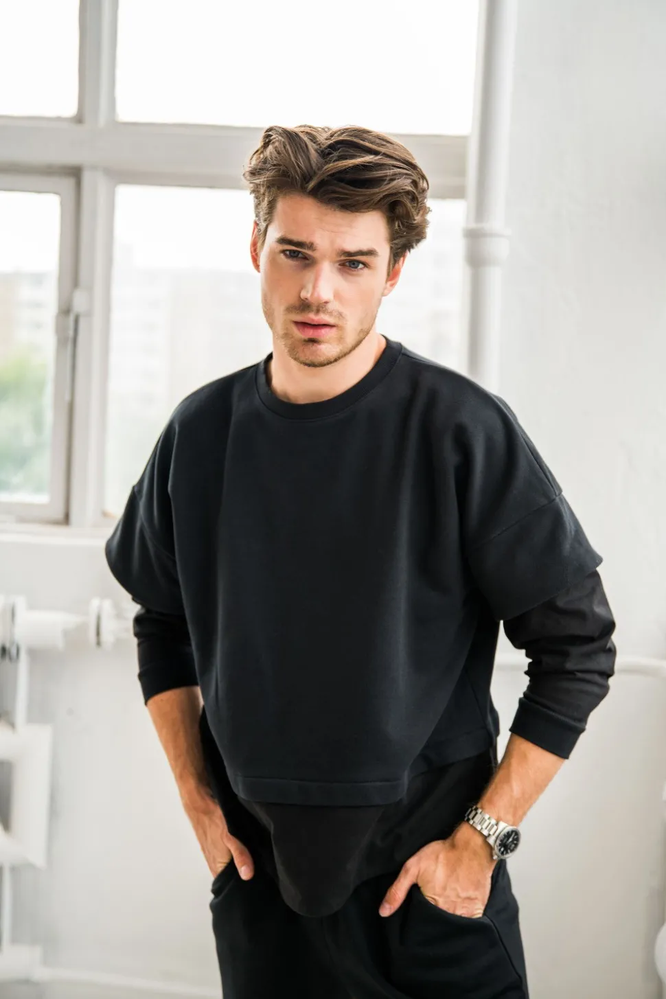 Bluza męska z warstwowymi rękawami - czarna