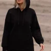 Bluza oversize z kieszenią typu kangurek - czarna