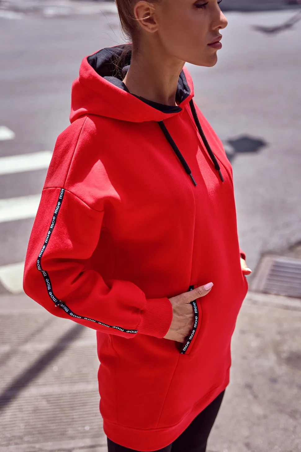 Bluza oversize z lampasami i kapturem - czerwona