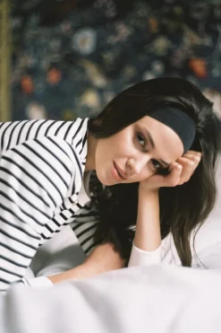 Bluza w paski z ozdobnymi guzikami - model 1