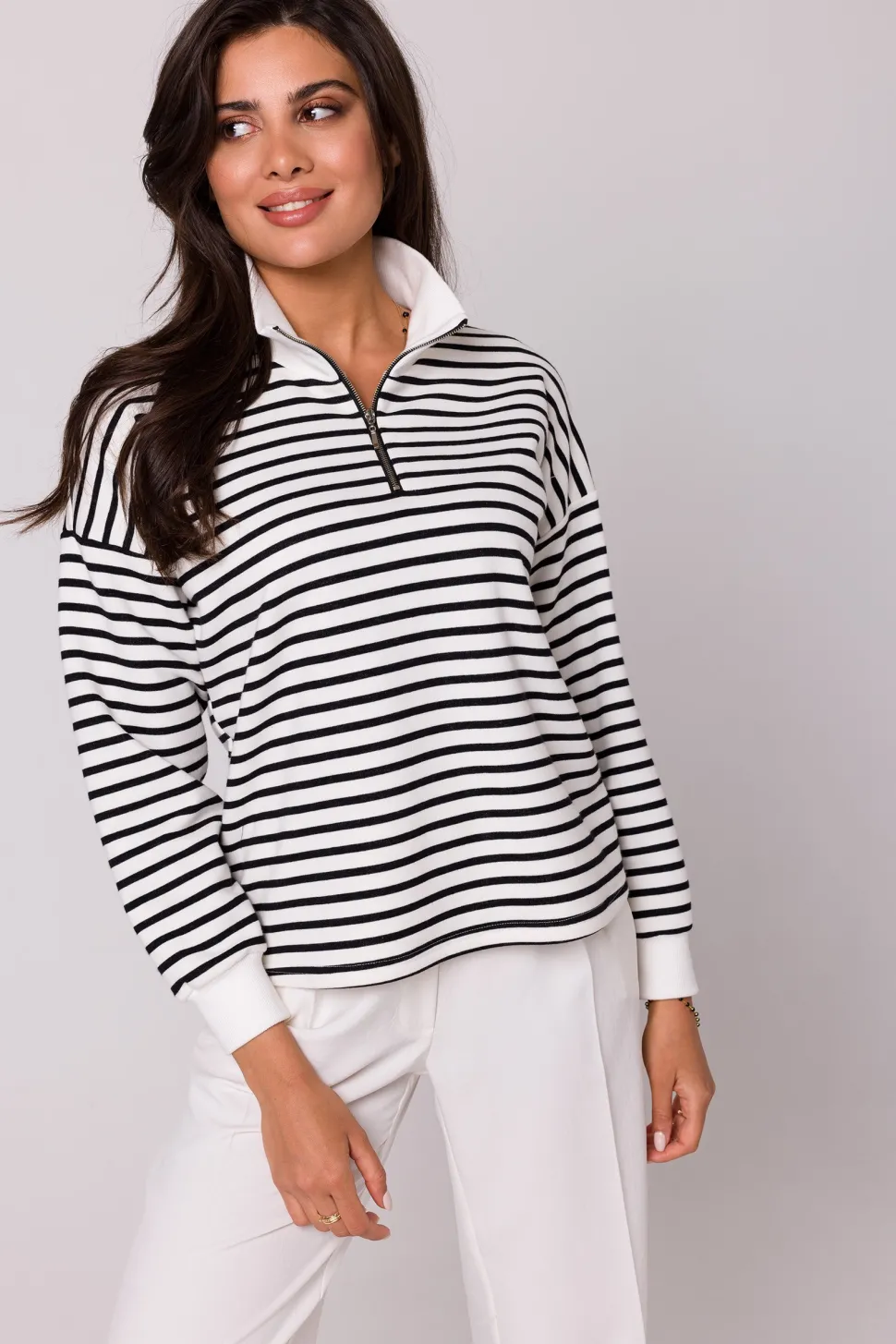 Bluza w paski z wysokim kołnierzem - model 1