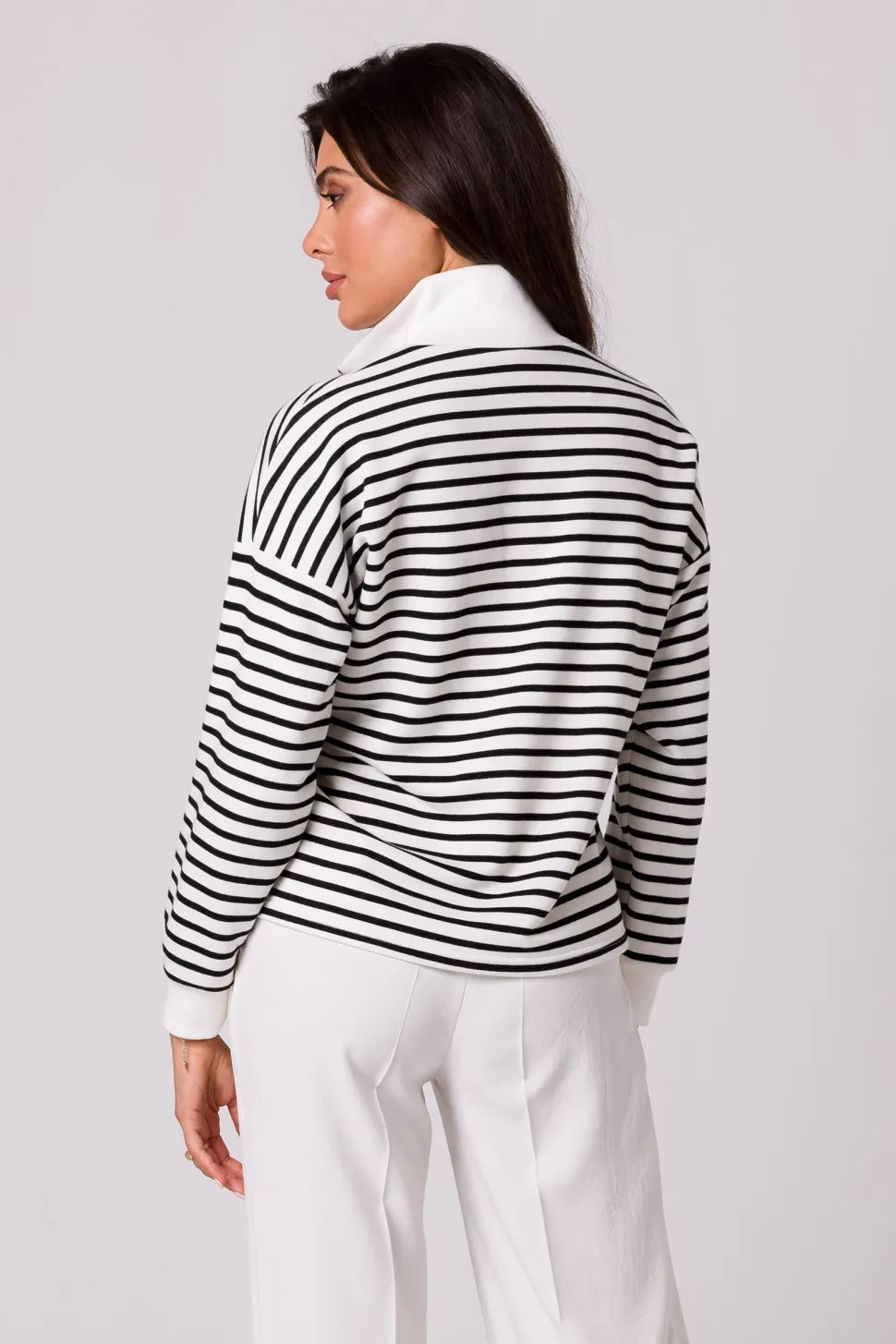 Bluza w paski z wysokim kołnierzem - model 1