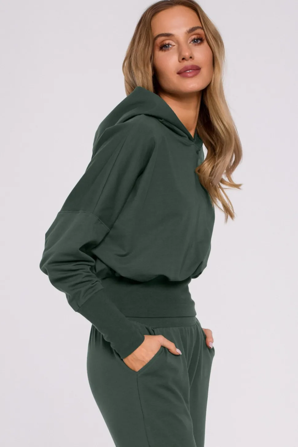 Bluza z kapturem i wysokim ściągaczem - militarno-zielona