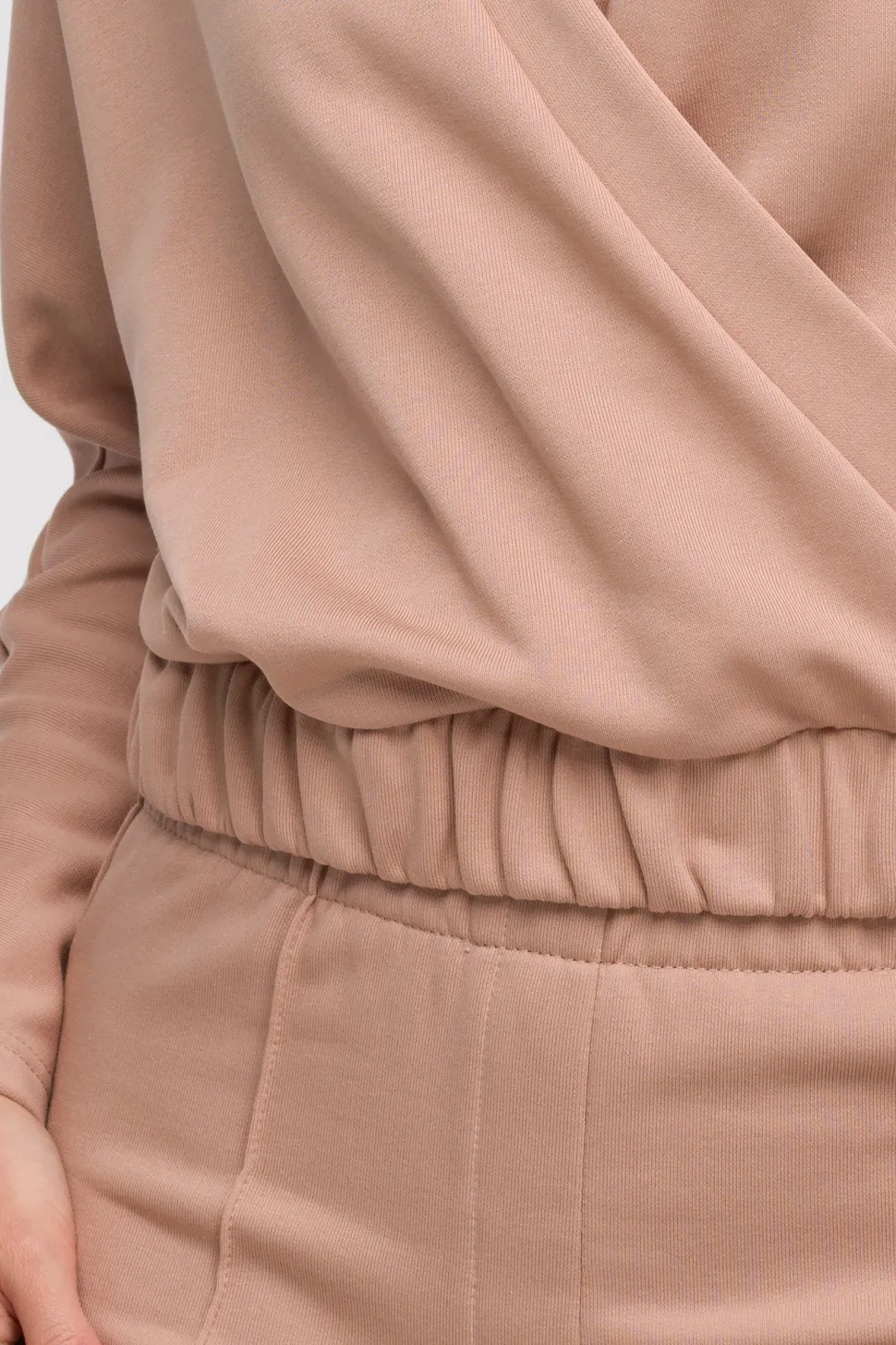 Bluza z kopertowym dekoltem - mocca