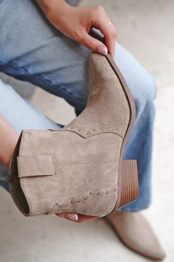 Buty do kostek na grubym obcasie Abner - beżowe