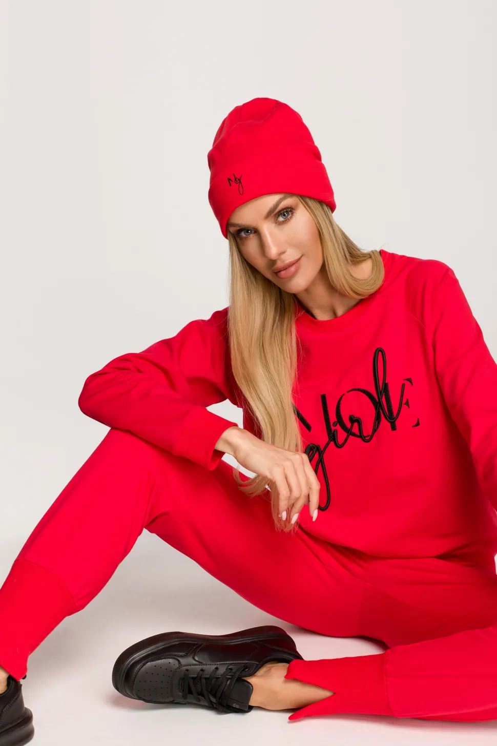 Czapka beanie z haftem - czerwona