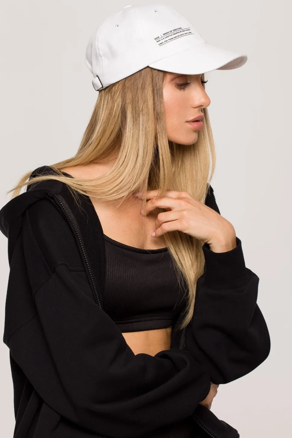 Czapka unisex z daszkiem i nadrukiem - biała
