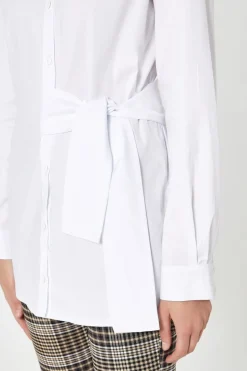 Elegancka koszula wiązana w pasie - biała