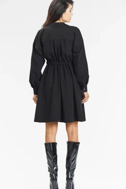 Elegancka koszulowa sukienka rozkloszowana – czarna