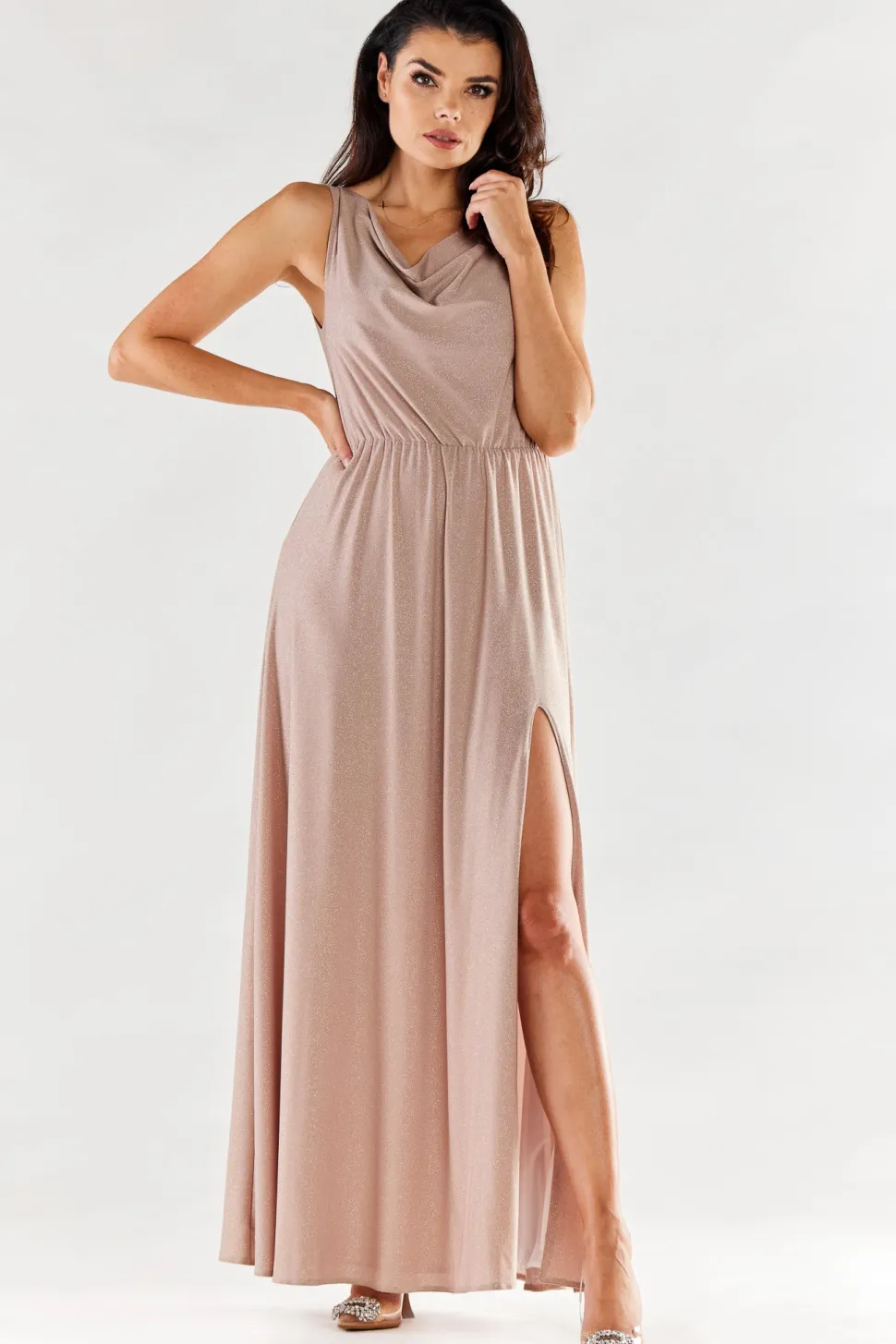 Elegancka sukienka maxi z rozcięciem - beżowa