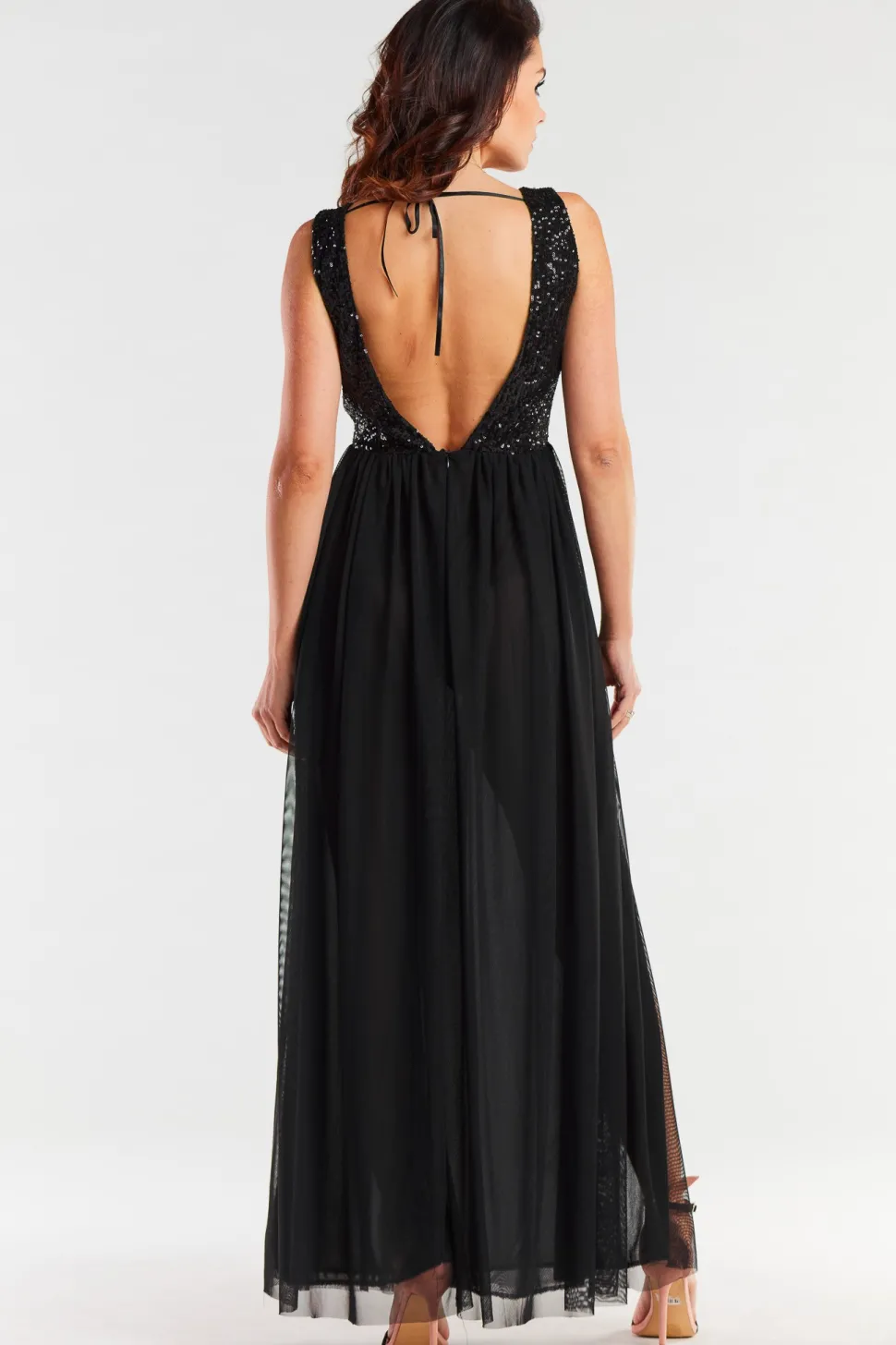 Elegancka sukienka maxi z rozcięciem - czarna