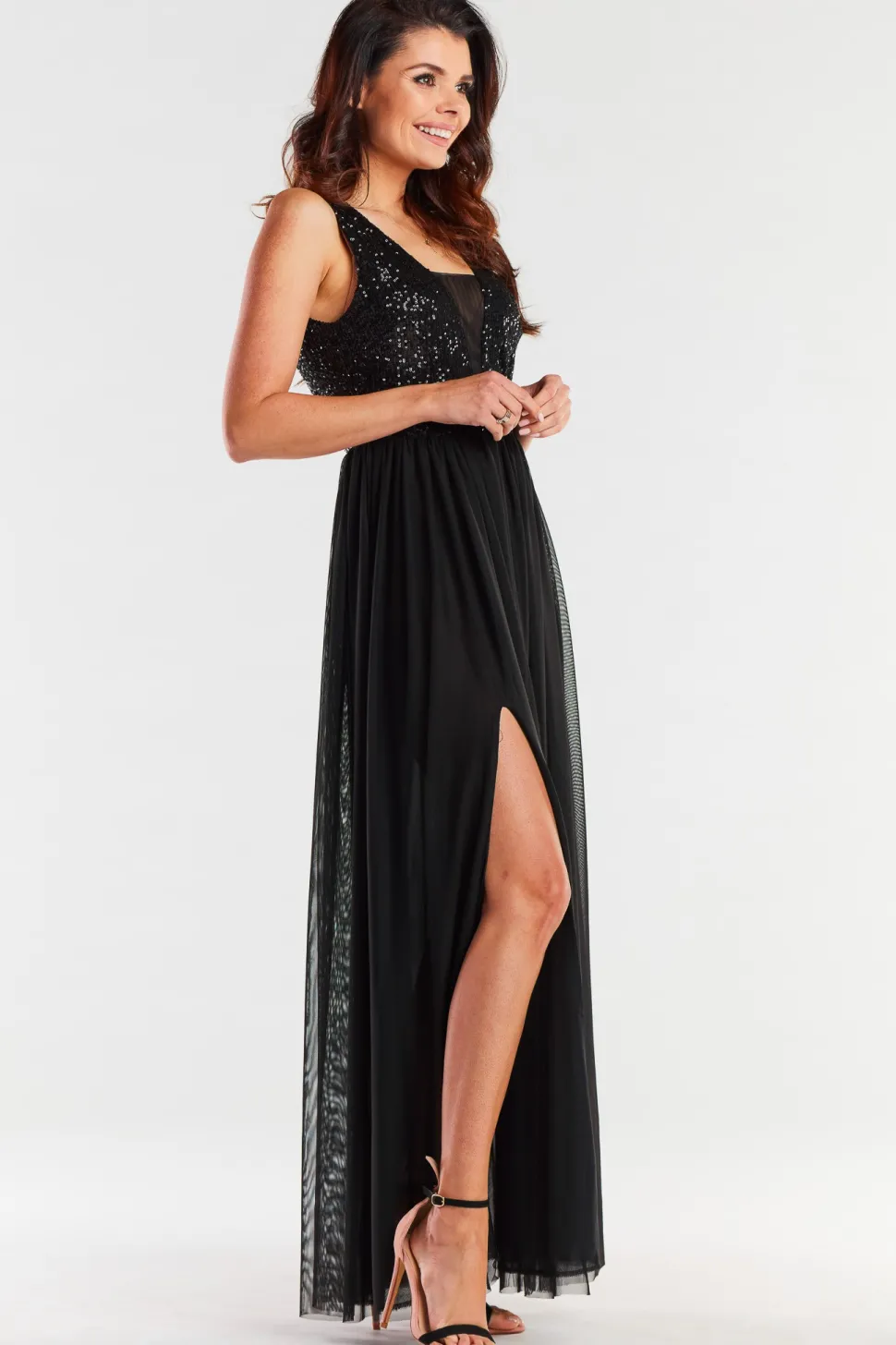Elegancka sukienka maxi z rozcięciem - czarna