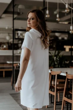 Elegancka sukienka trapezowa - biała