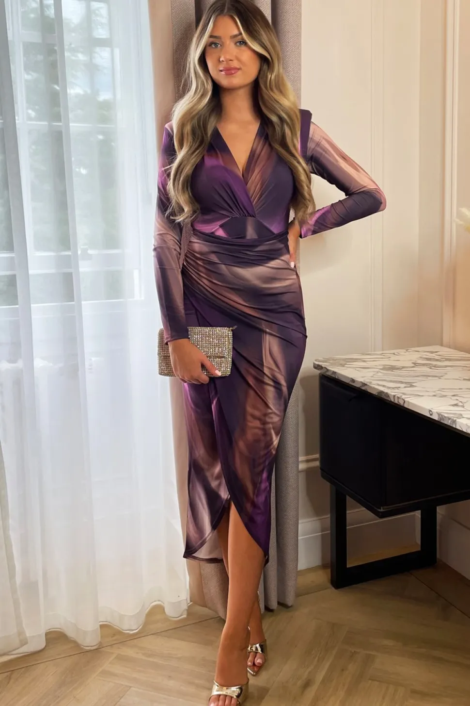 Elegancka sukienka z drapowaniem - śliwkowa