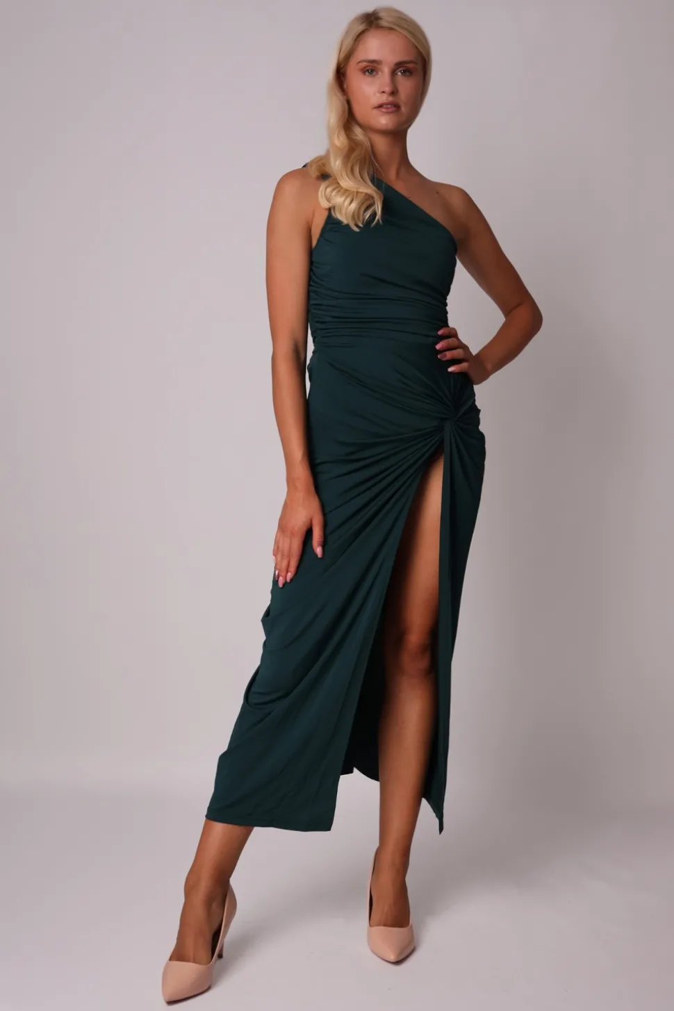 Elegancka sukienka z ozdobnym wiązaniem - zielona