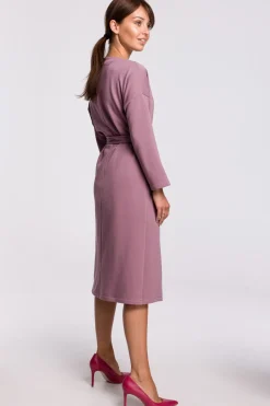 Elegancka sukienka z paskiem w talii - wrzosowa