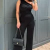 Elegancki kombinezon z asymetryczną górą - czarny