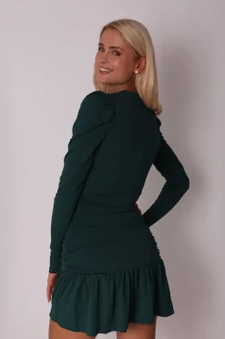 Kopertowa sukienka mini z falbanką - zielona