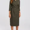 Kopertowa sukienka z paskiem w talii - khaki OUTLET