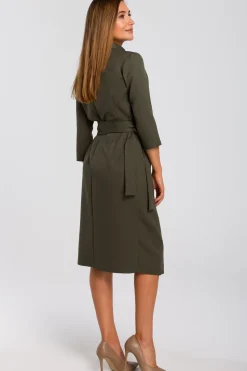 Kopertowa sukienka z paskiem w talii - khaki