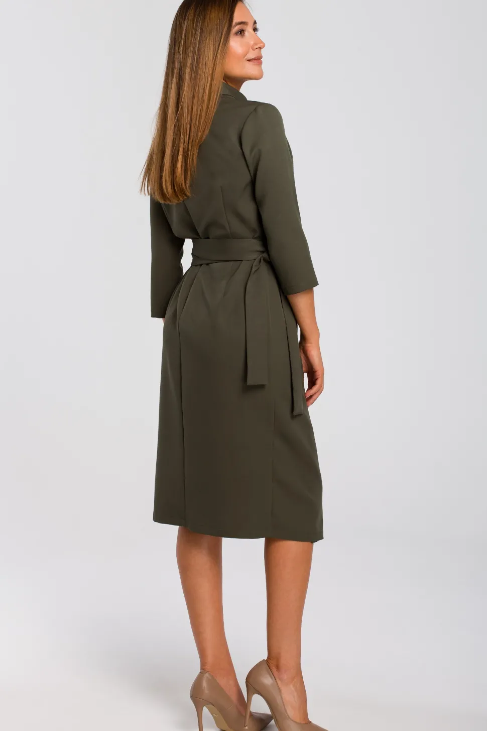 Kopertowa sukienka z paskiem w talii - khaki
