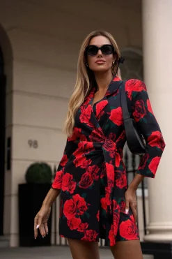 Krótki kombinezon z wiązaniem na boku we wzór – model 1