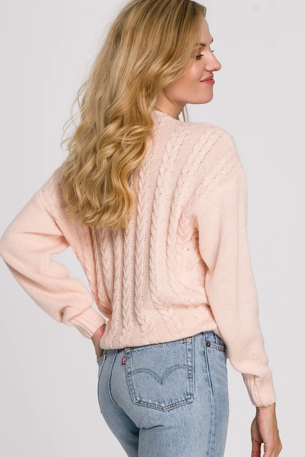 Krótki sweter na zakładkę - brzoskwiniowy