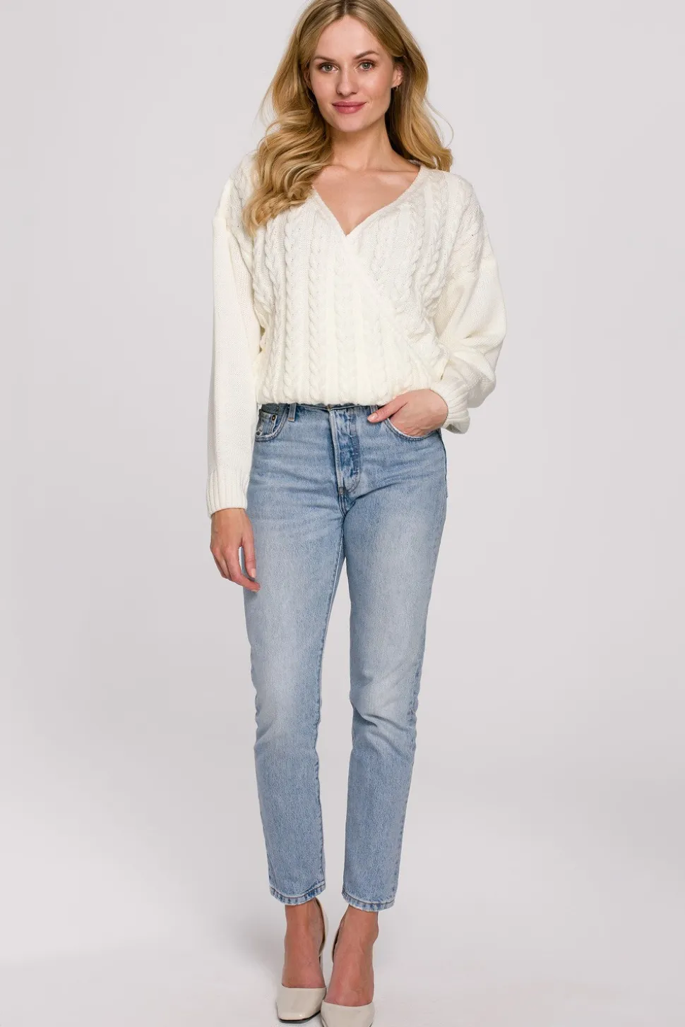 Krótki sweter na zakładkę - ecru