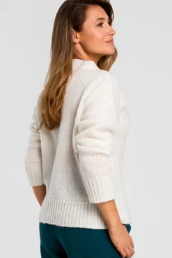 Krótki sweter o luźnym splocie - ecru