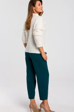 Krótki sweter o luźnym splocie - ecru