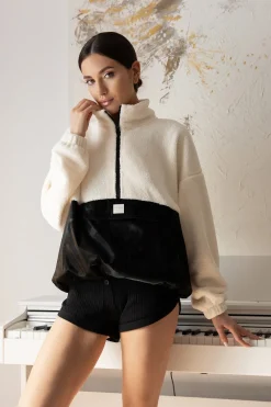 Luźna bluza pluszowa z kieszenią - model 1