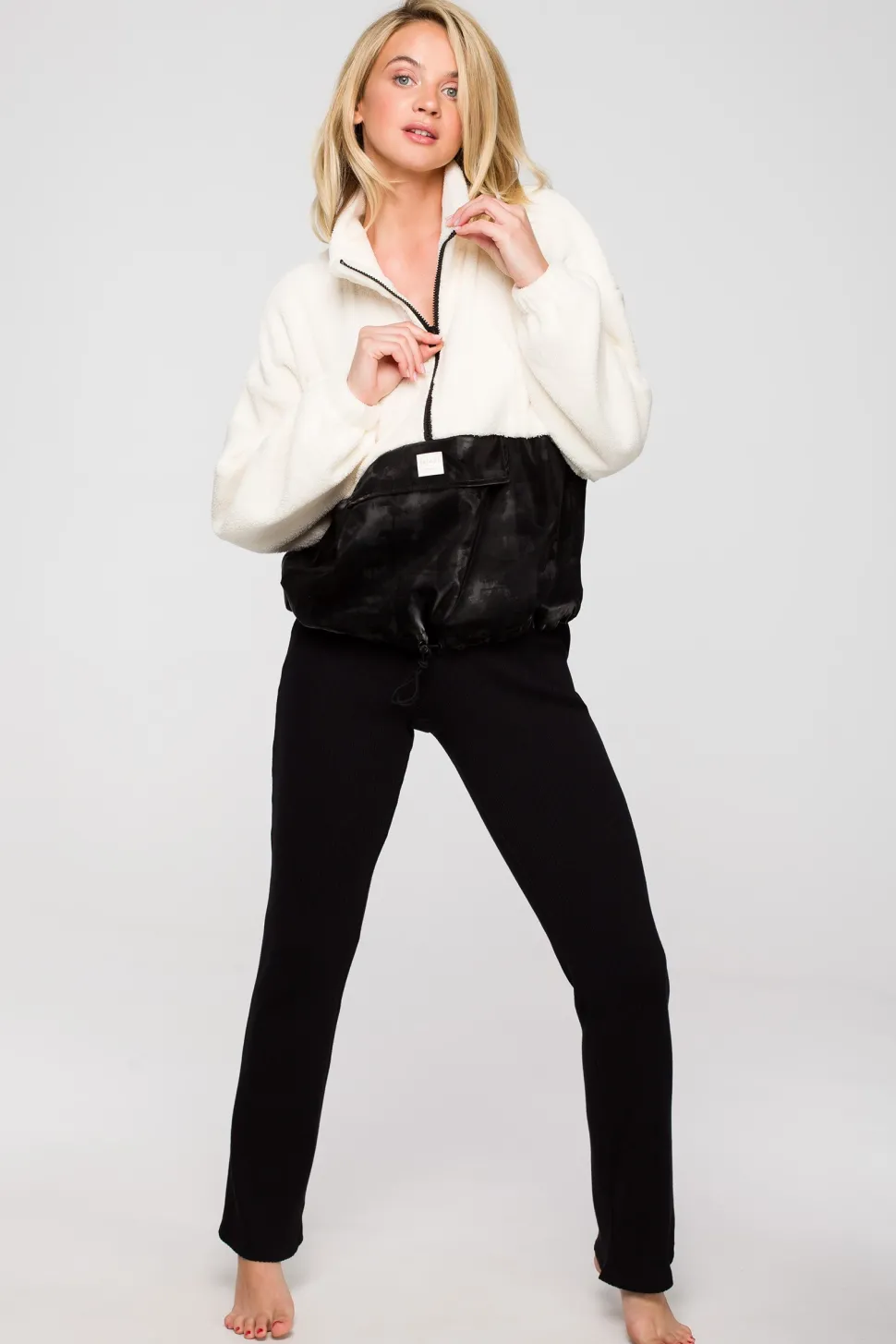Luźna bluza pluszowa z kieszenią - model 1
