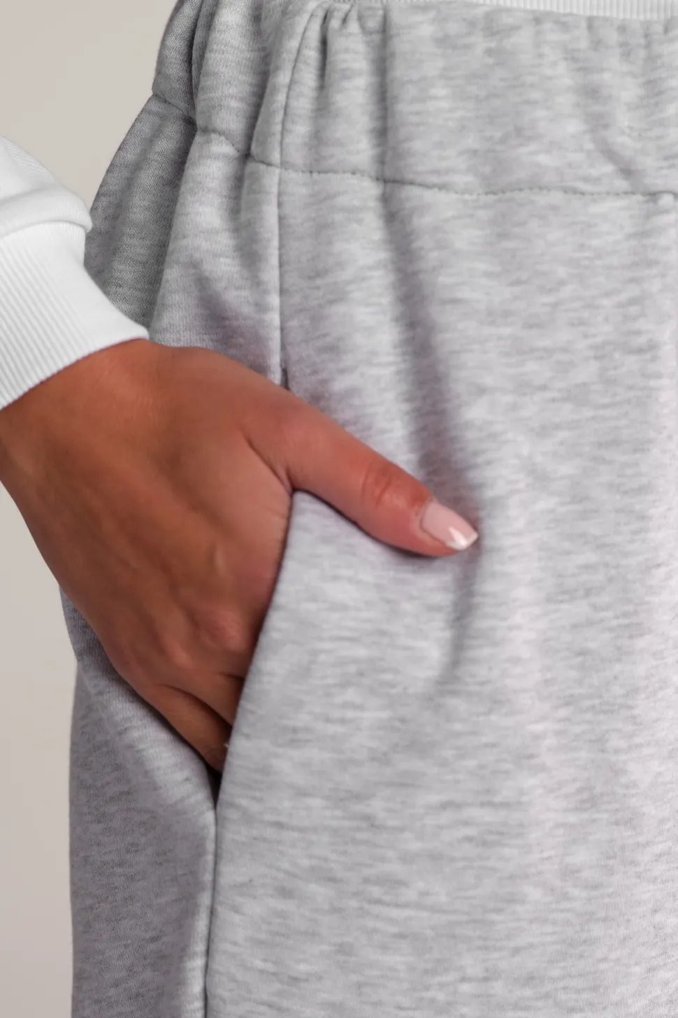 Luźne spodnie dresowe z kieszeniami - szare