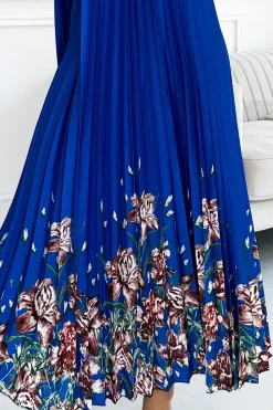 Plisowana satynowa sukienka maxi - chabrowa w kwiaty
