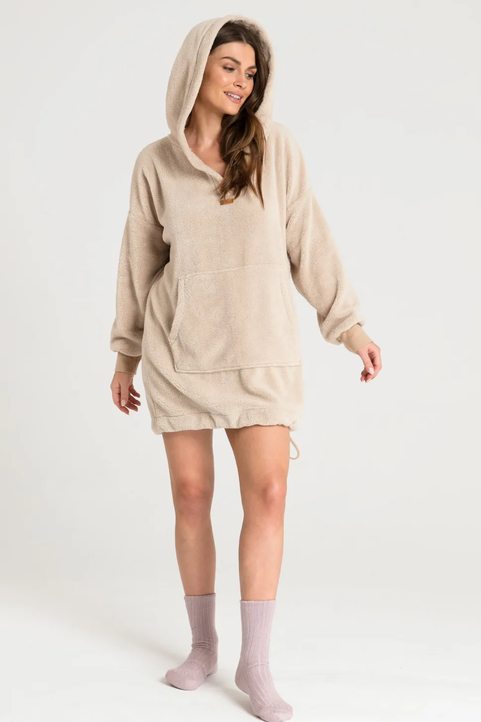 Pluszowa bluza oversize z kieszenią kangurek - cappuccino