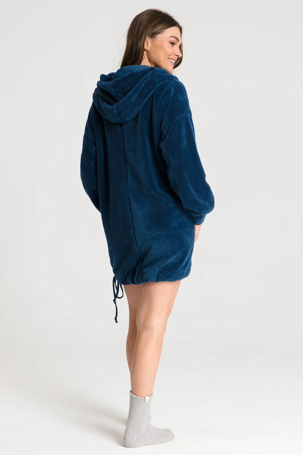Pluszowa bluza oversize z kieszenią kangurek - granatowa