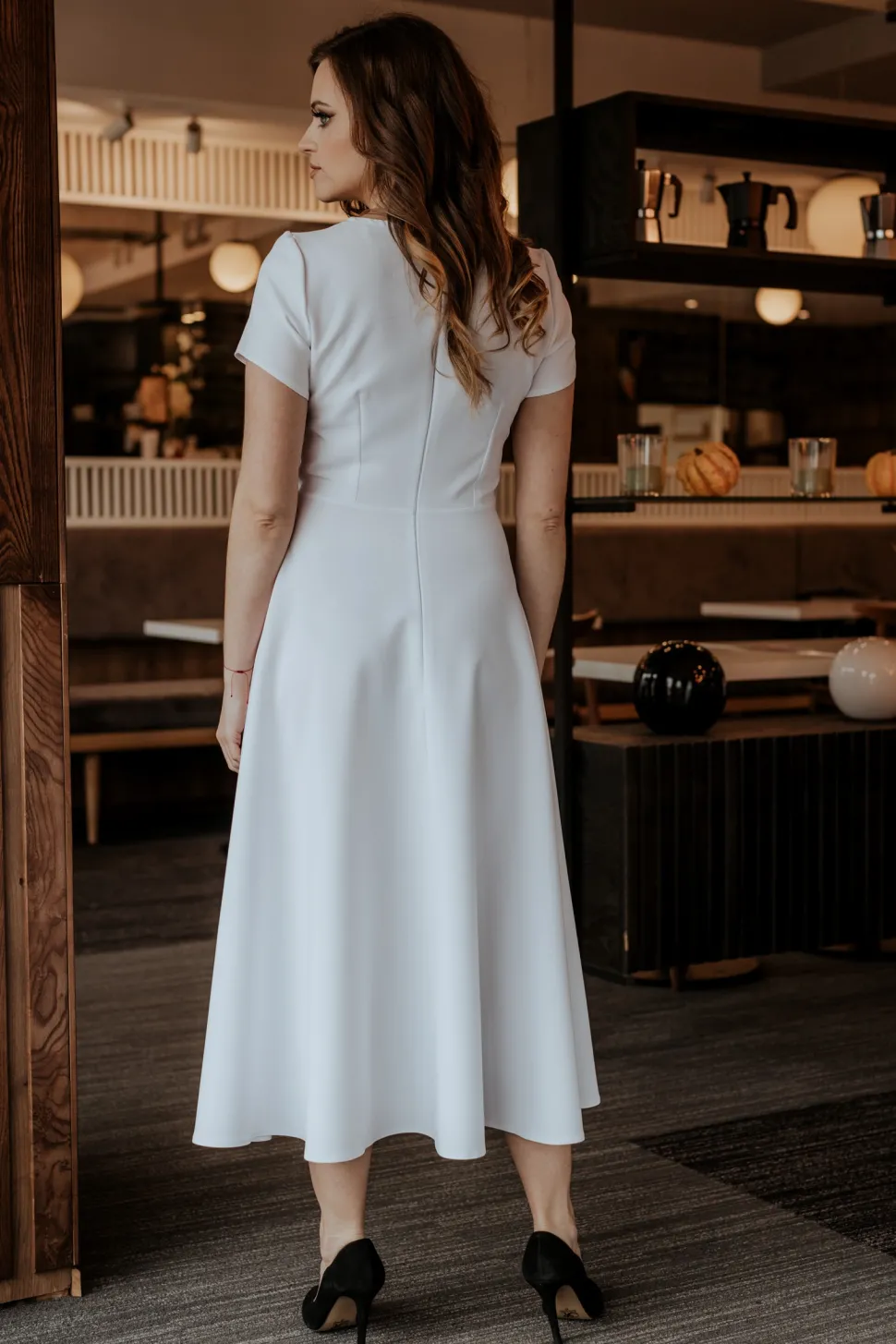 Rozkloszowana sukienka maxi - biała