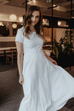 Rozkloszowana sukienka maxi - biała