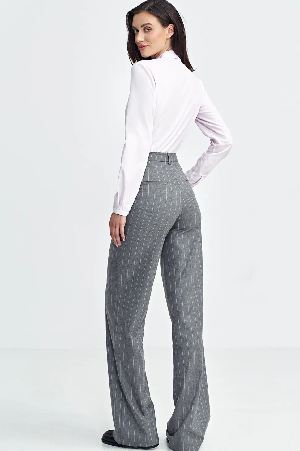 Spodnie bootcut z szerokimi nogawkami – szare