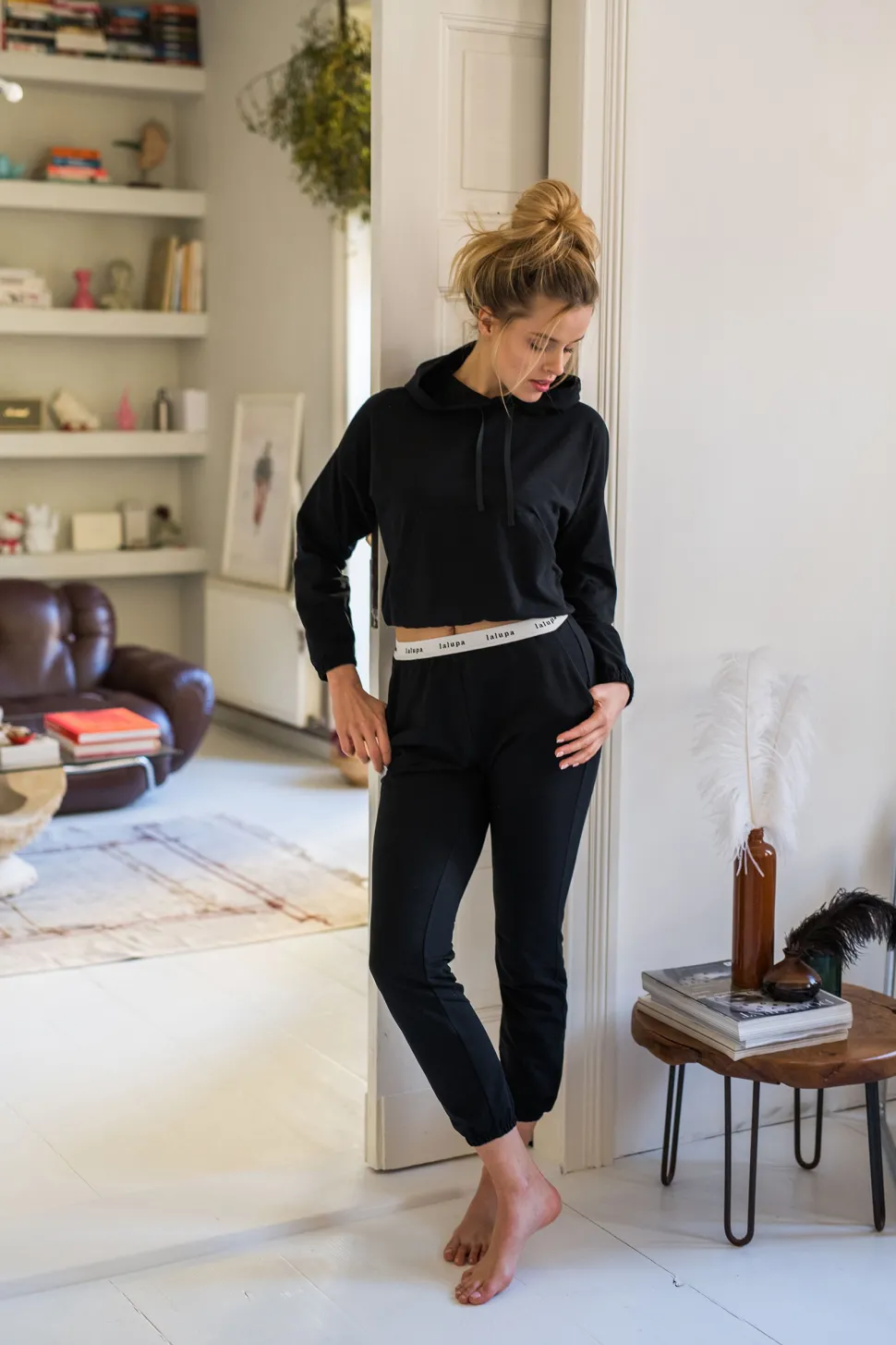 Spodnie typu joggers z logowaną gumą - czarne