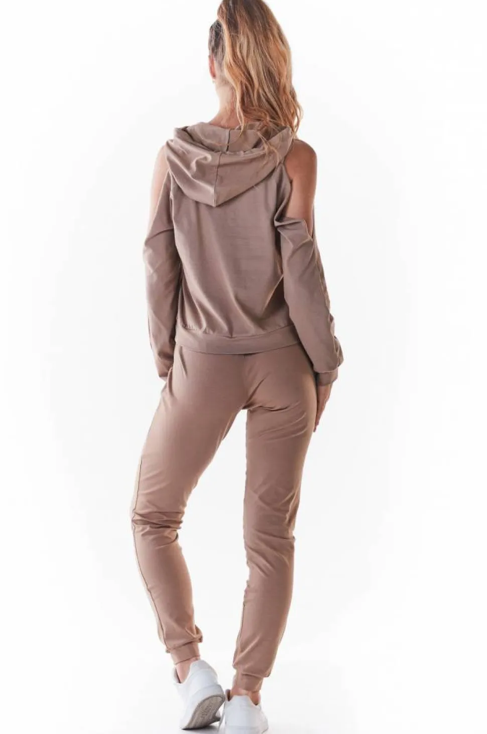 Stylowa bluza z wycięciami na ramionach - beżowa
