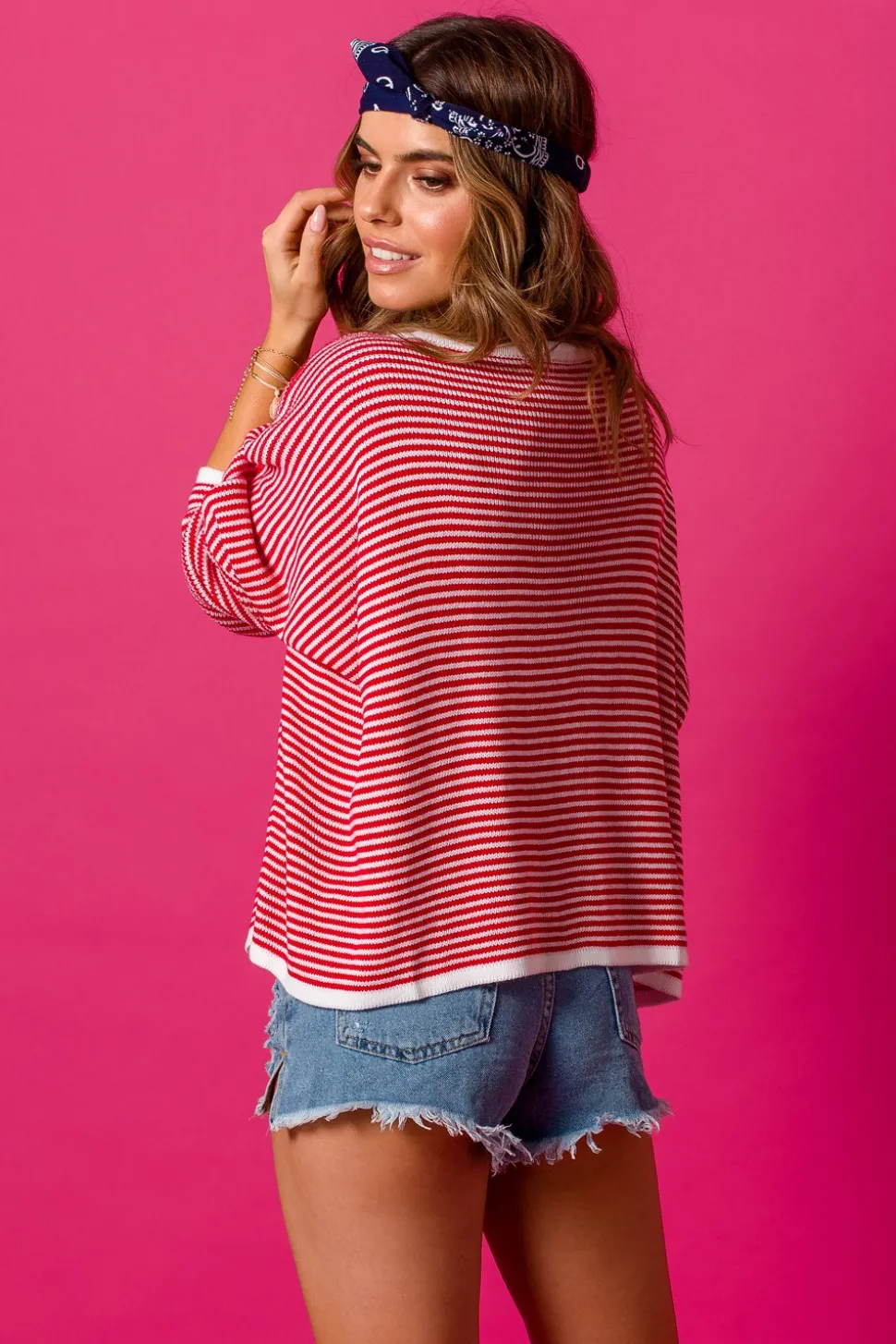 Stylowy sweter w paseczki - czerwony