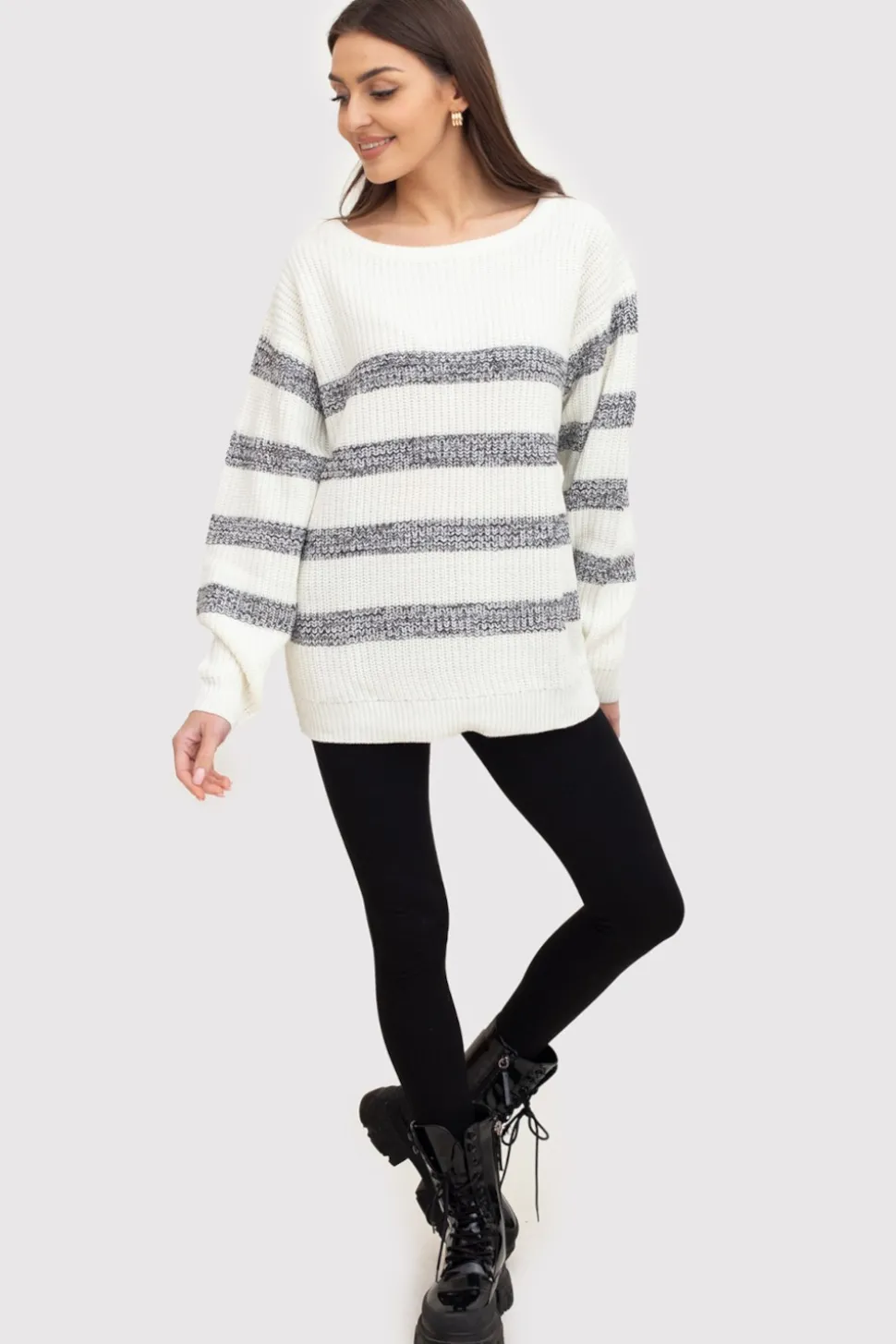 Sweter damski w paski - kremowy