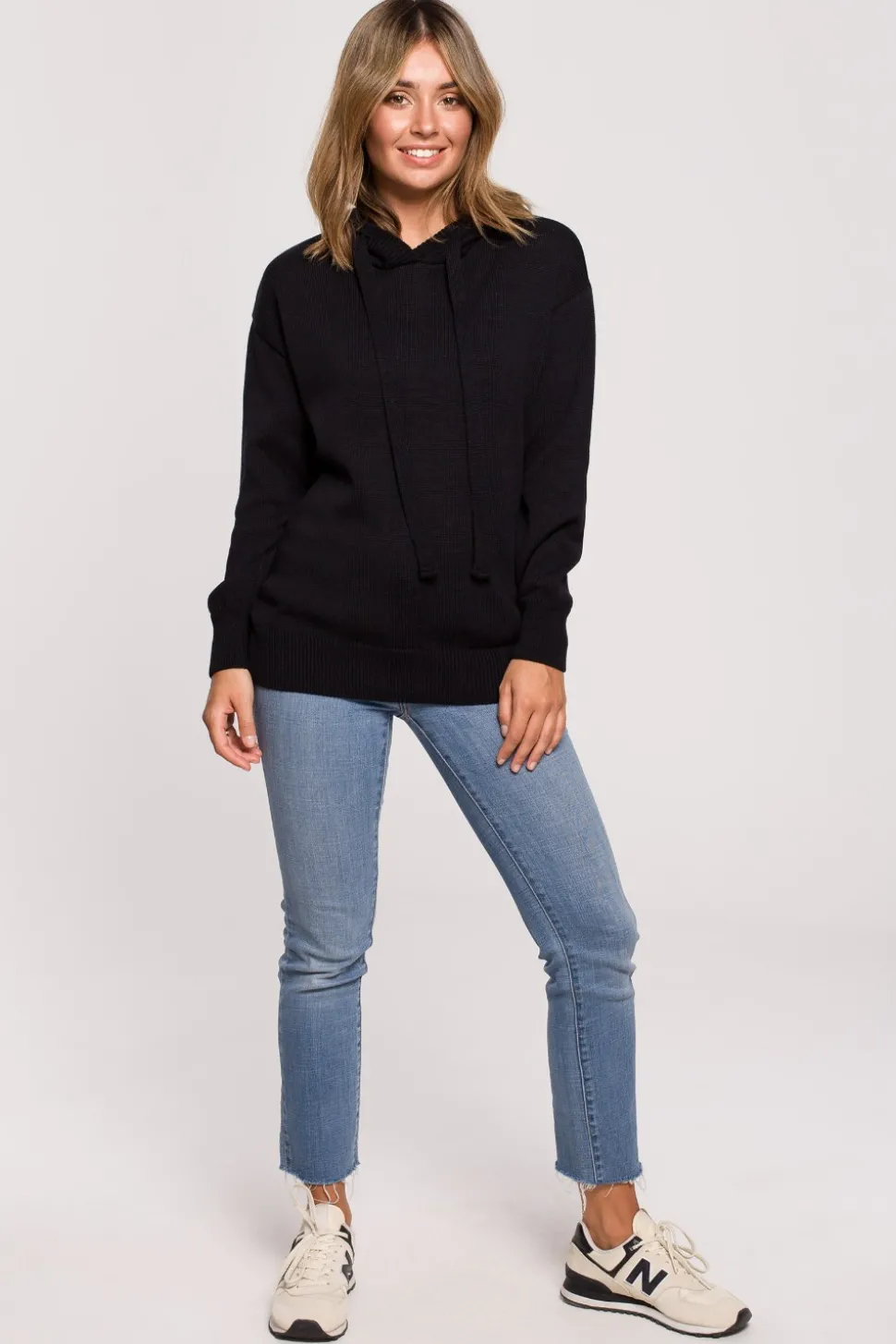 Sweter damski z kapturem - czarny