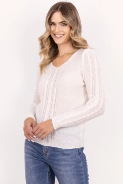Sweter damski z warkoczami – ecru