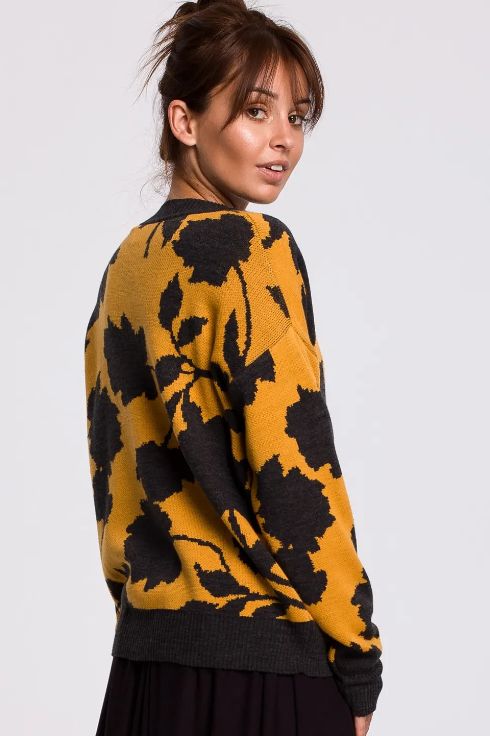 Sweter w kwiaty - model 3