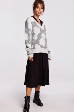 Sweter w kwiaty - model 1