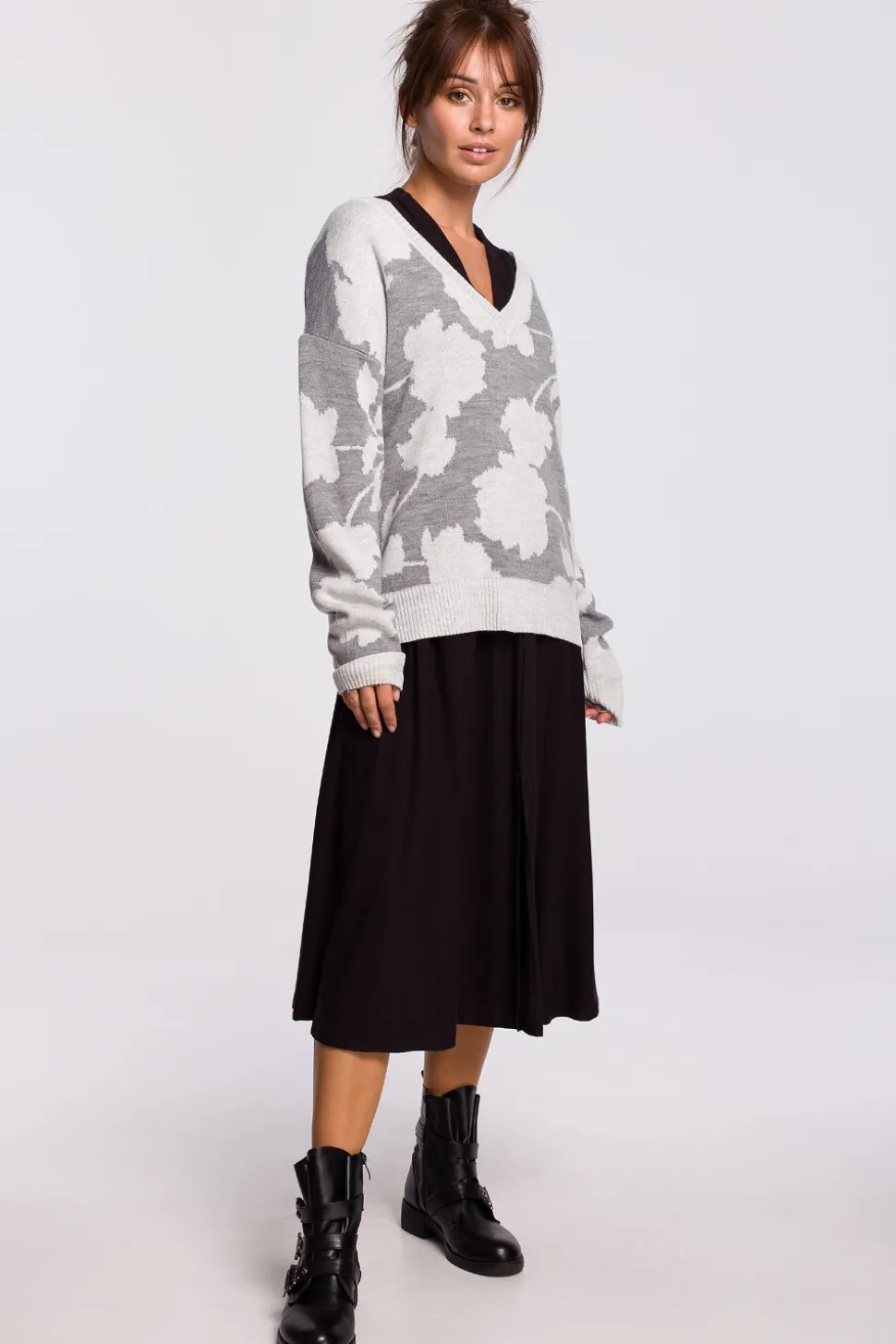 Sweter w kwiaty - model 1