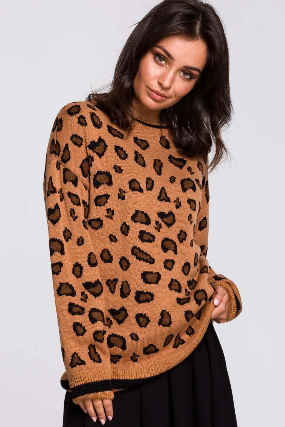 Sweter w lamparcie cętki - model 4