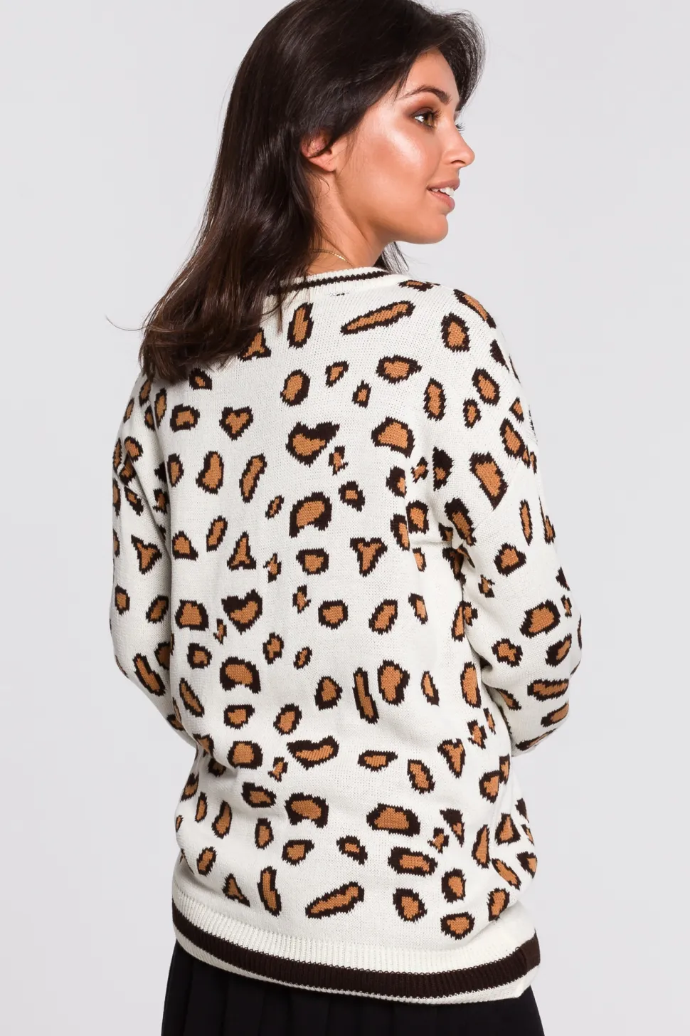 Sweter w lamparcie cętki - model 2